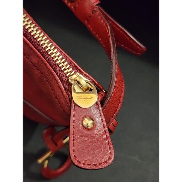 Salvatore Ferragamo Red Leather Hobo Handbag Made In Italy RARE purse NICE - Picture 4 of 8